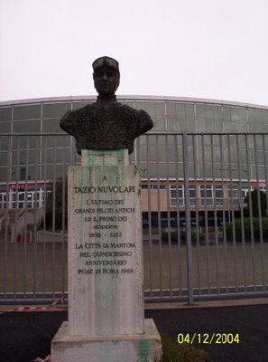 300px-Nuvolari_Tazio_monumento_a_Roma.jpg