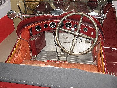 800px-Alfa-Romeo_6C-1750-GS_Internal.jpg